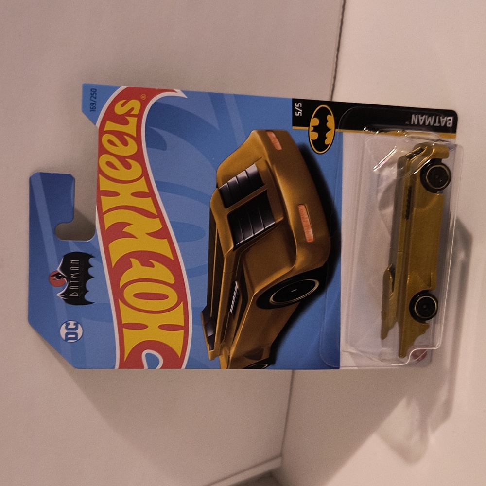 D1  Hot Wheels Batman animated series with shipping protector